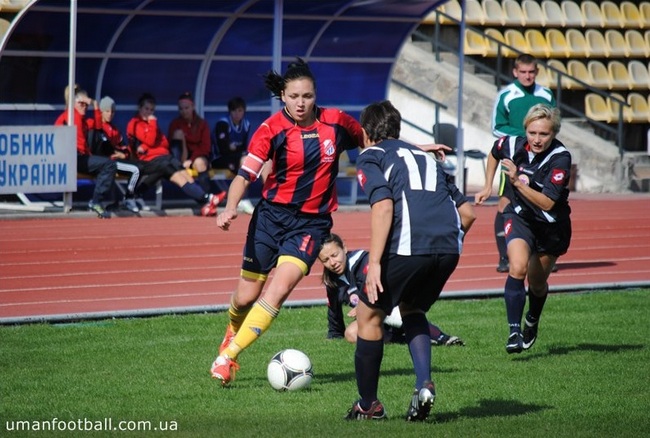 08102014bazysfootballwoman0220223747