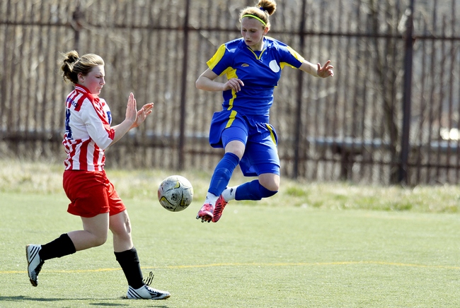 15042015umanwu17footballgirls921