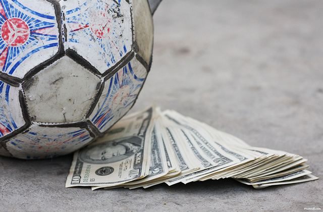 221015 money and football